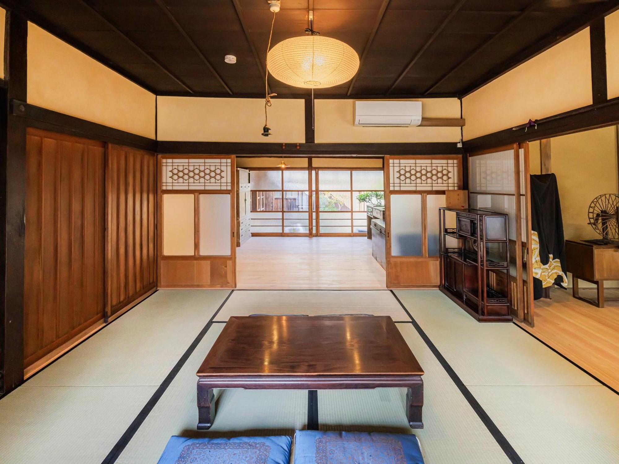 Tetsu-juro Former Ogunis , Himeji Castles Back Parlor-like
