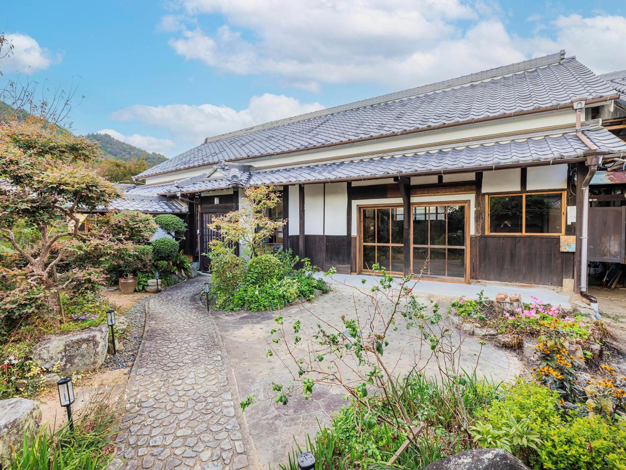 Tetsu-juro Former Ogunis , Himeji Castles Back Parlor-like