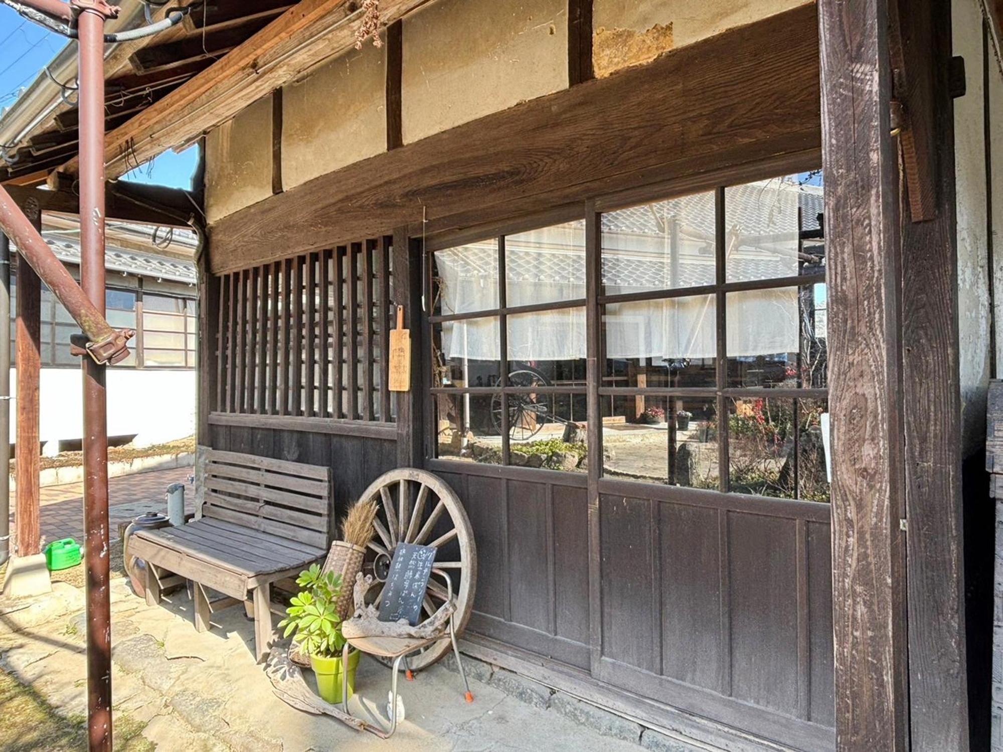 Tetsu-juro Former Ogunis , Himeji Castles Back Parlor-like
